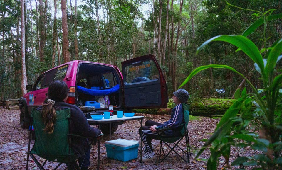 Are you a couple or two friends over 23 years old? Do you want to discover Fraser Island comfortable but don’t want to miss out on the adventure? Our awesome 4WD Camper, with its 2 seats in the front and double bed in the back might be the best option for you! Please note that the 4WD Camper is for maximum 2 people.